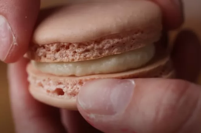 create-macarons-with-buttercream
