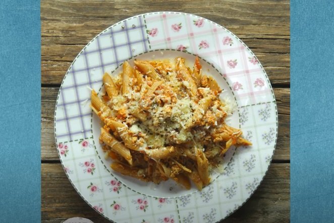 ready-to-serve-chicken-bolognese-with-penne