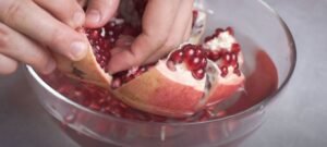 remove-membrane-of-pomegranate