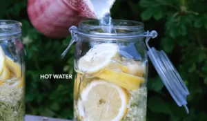 Fill-the-jar-with-hot-water