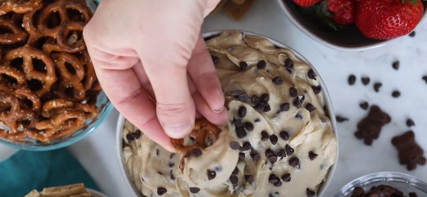 Cookie-Dough-Dessert-Dip