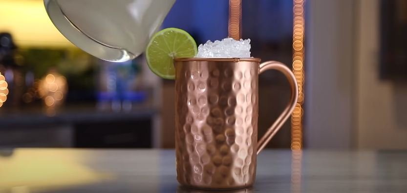 moscow-mule-with-ice-and-lemon