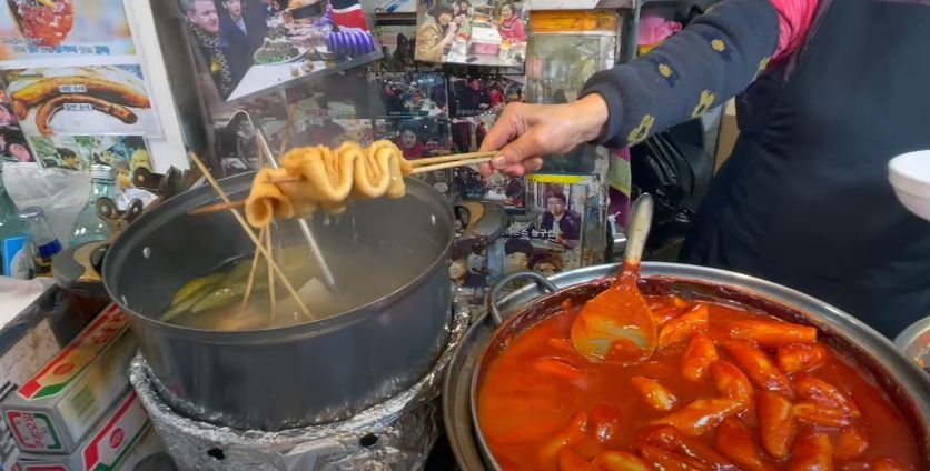 Gwangjang Market vendor making Tteokbokki