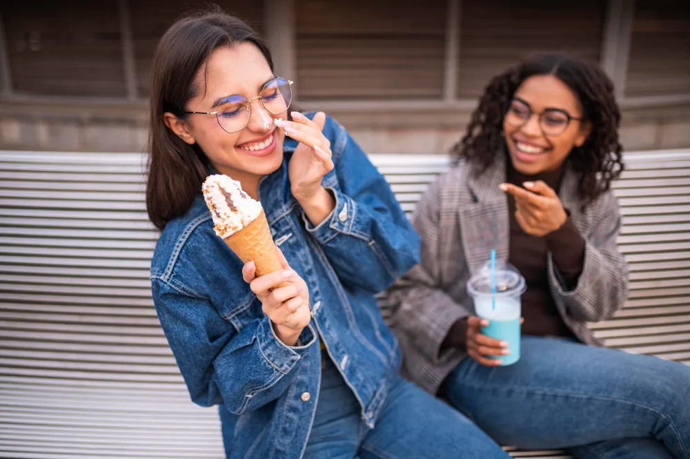 girls with ice cream