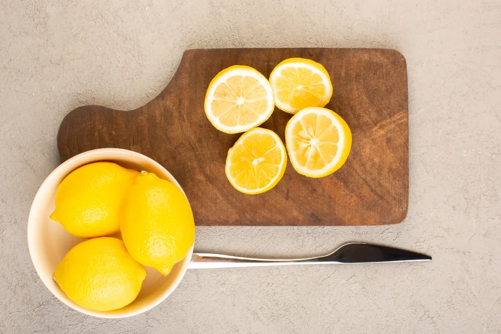 full-lemon-and-half-lemon-on-cutting-board